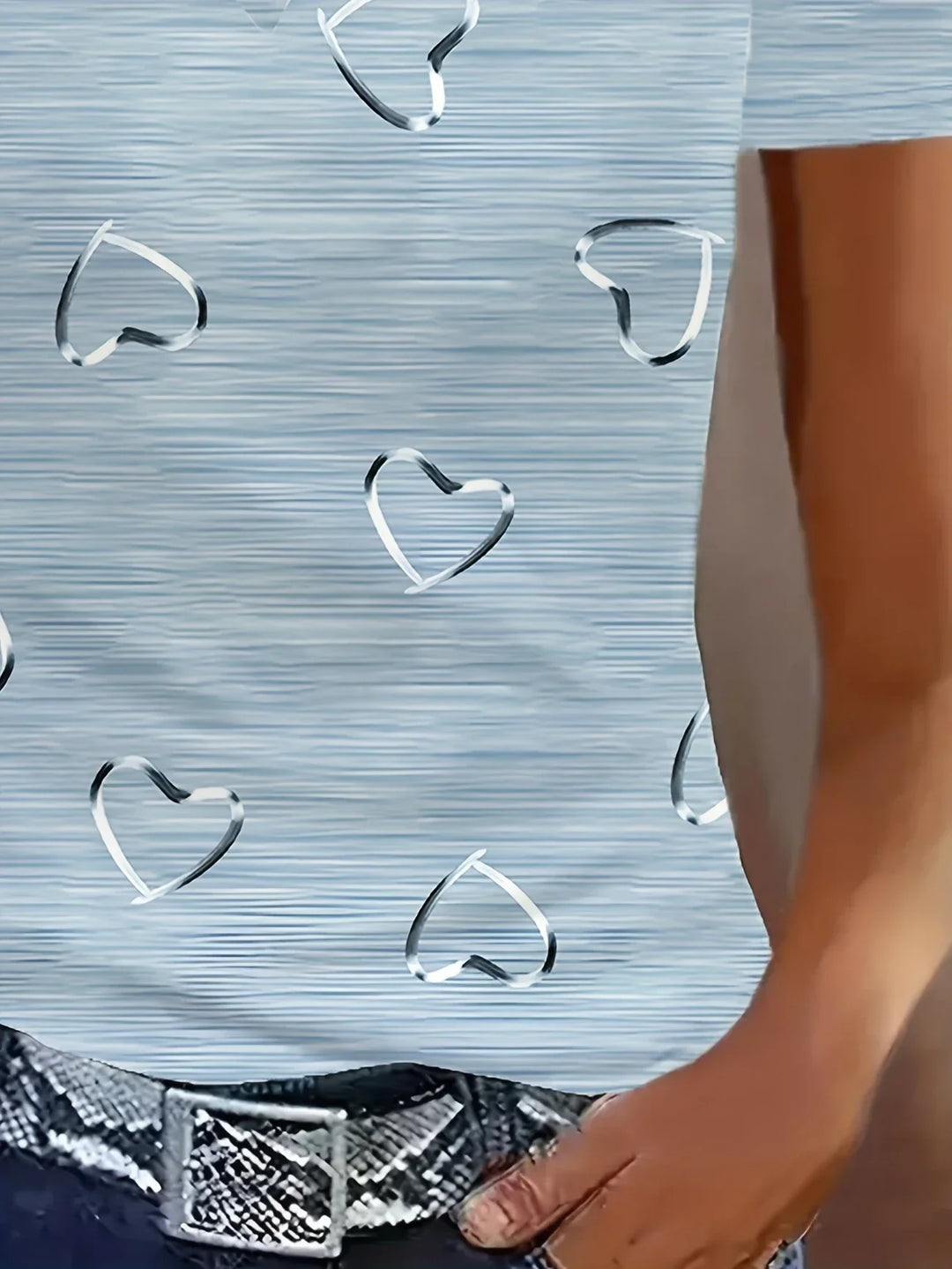 Avina – Fashionable V-neck and Heart Print Top